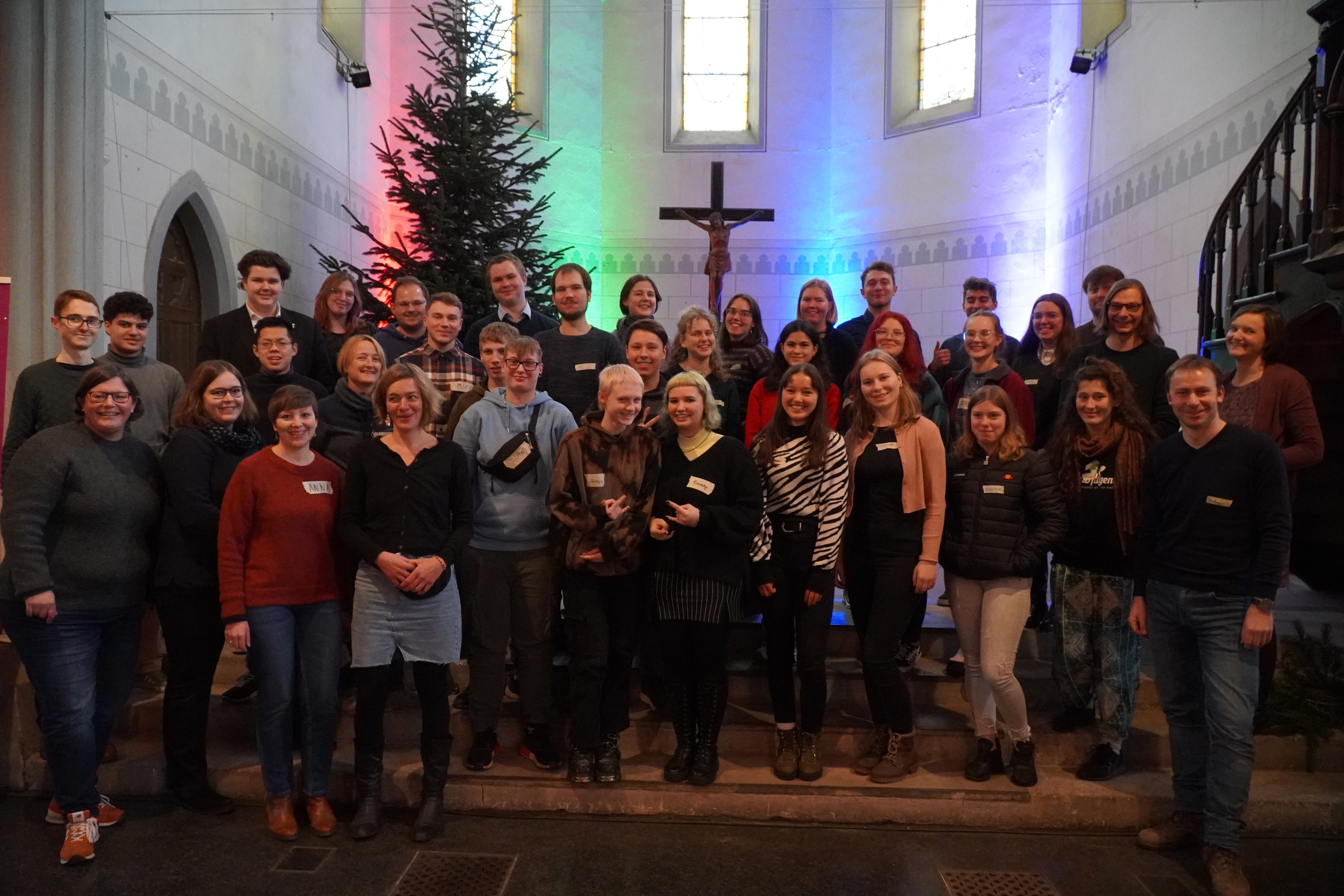 Gruppenbild der Teilnehmenden in der Kirche 